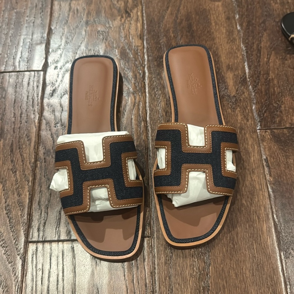 Hermes Navy and Tan Sandals - Picture 2 of 4